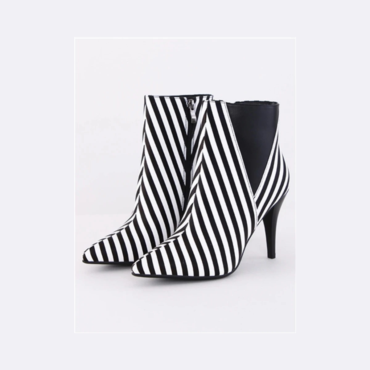 Redz Ankle Boot in White