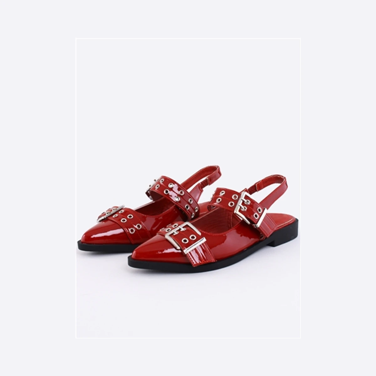 Truffle Pointed Buckle Shoe in Red