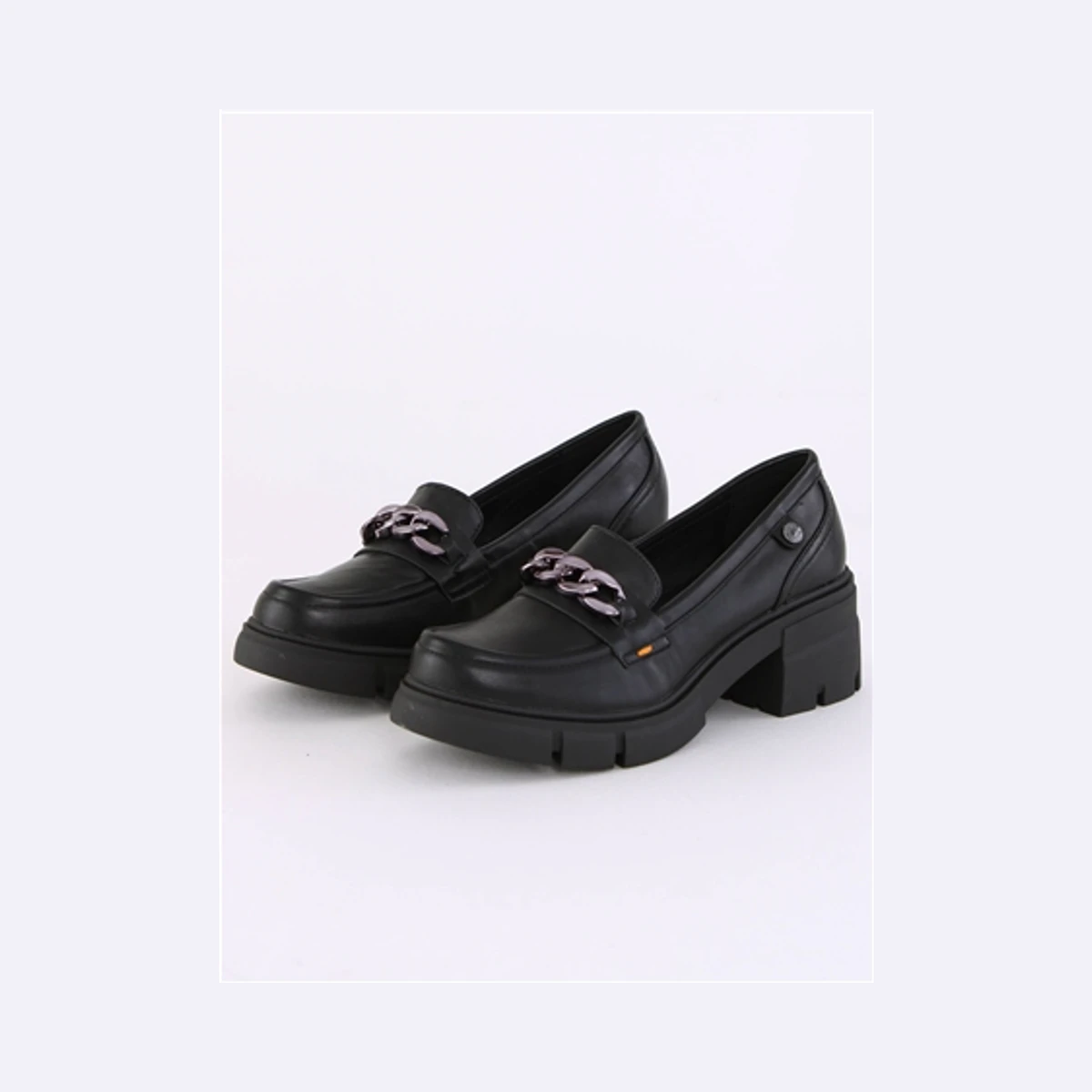 Refresh Chain Detail Shoe in Black