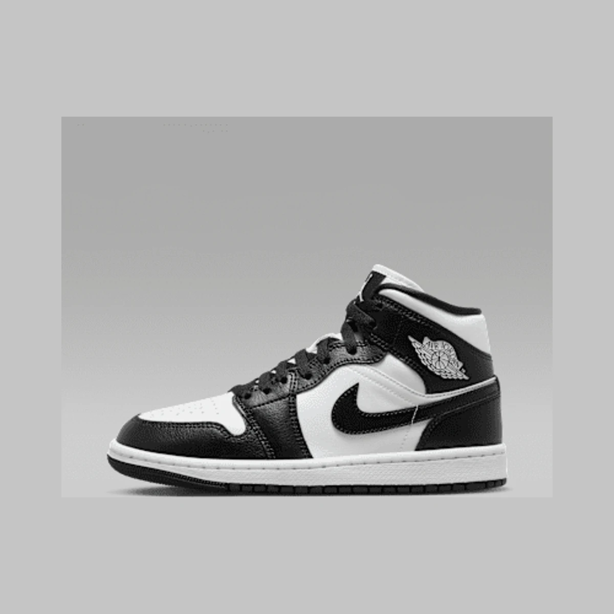 Jordan Air Jordan 1 Mid Women's Shoes in Black / White