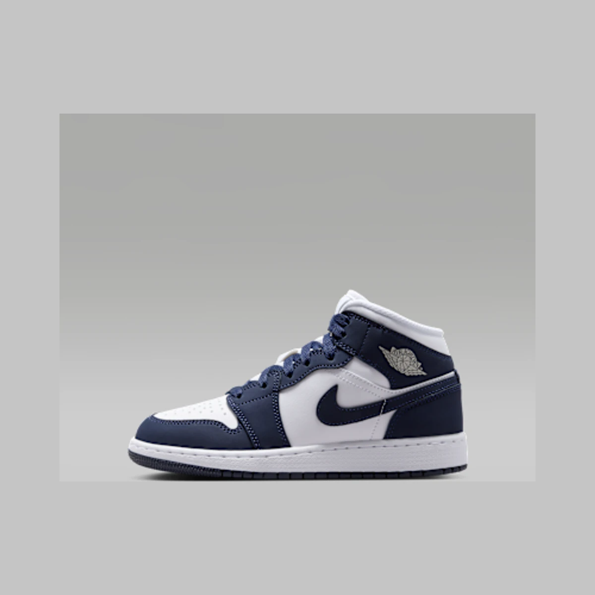 Jordan Air Jordan 1 Mid Older Kids' Shoes in Grey / White