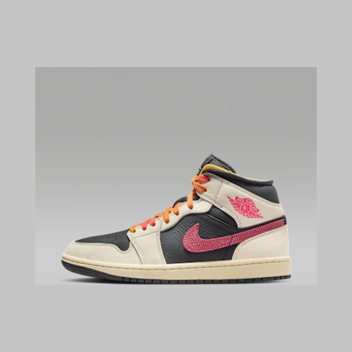 Jordan Air Jordan 1 Mid SE Edge Women's Shoes in Black / Pink