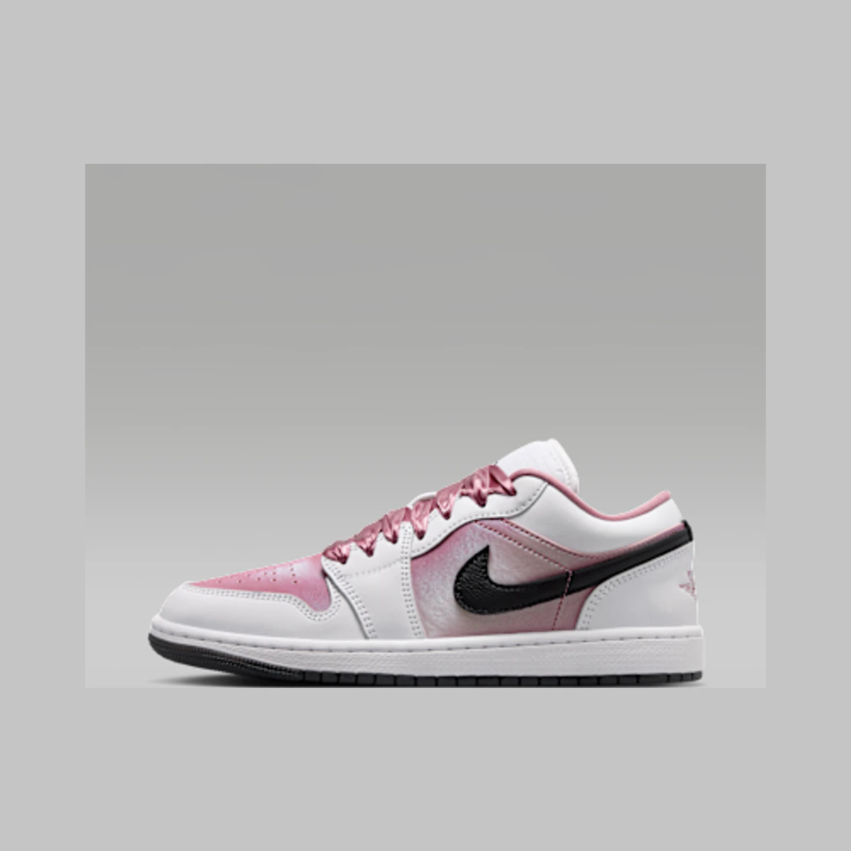 Jordan Air Jordan 1 Low SE Women's Shoes in Black / White