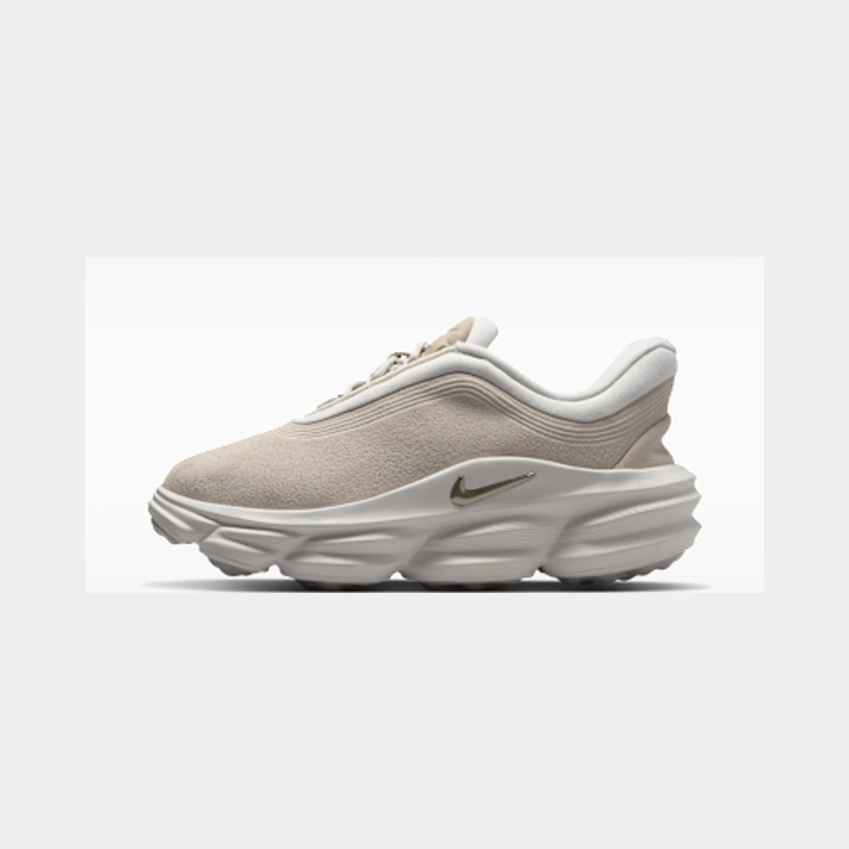 Nike 24.7 Women's Shoes in Brown / Off White