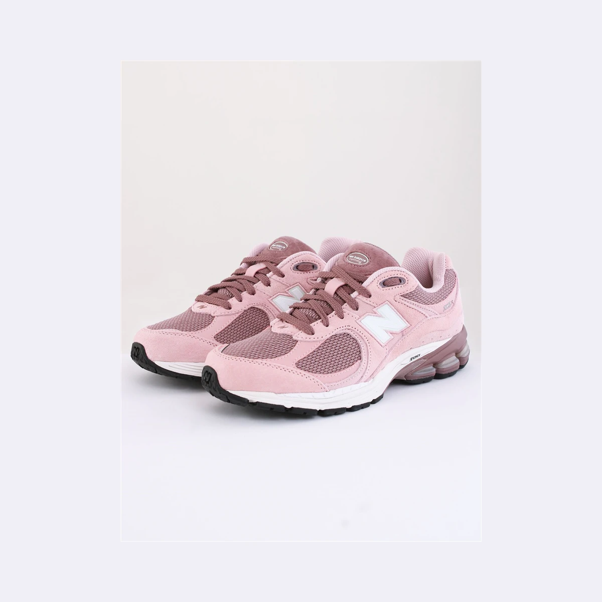 New Balance 200026c Trainers in Pink