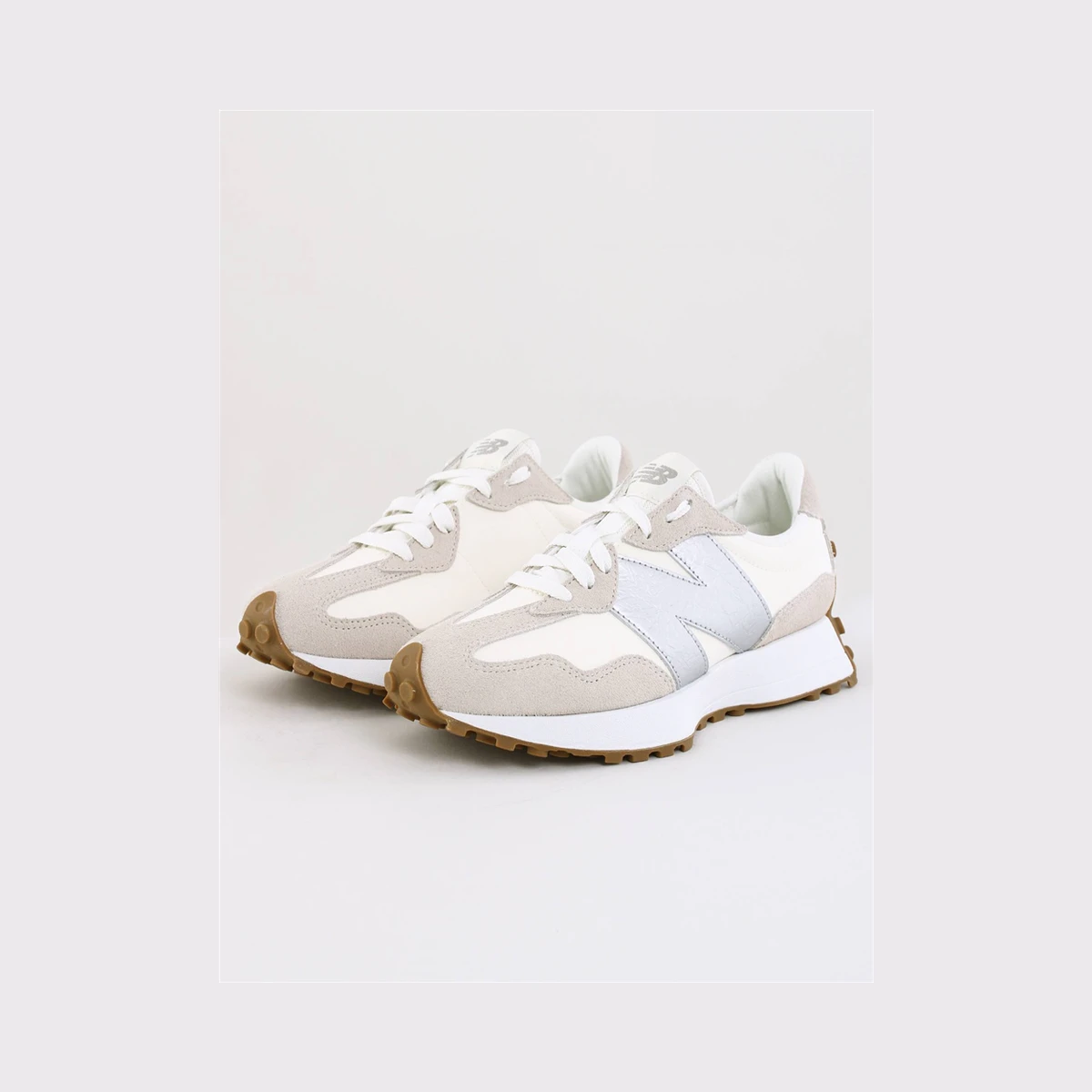 New Balance 327 Trainers in Beige