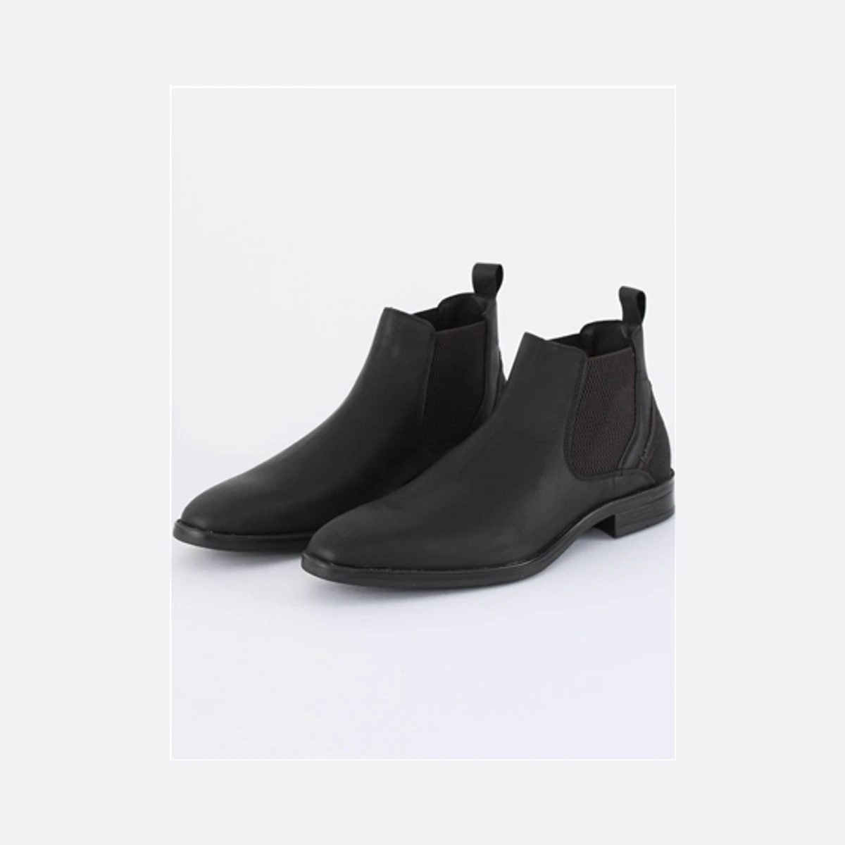 Bull Boxer Chelsea Boot in Black