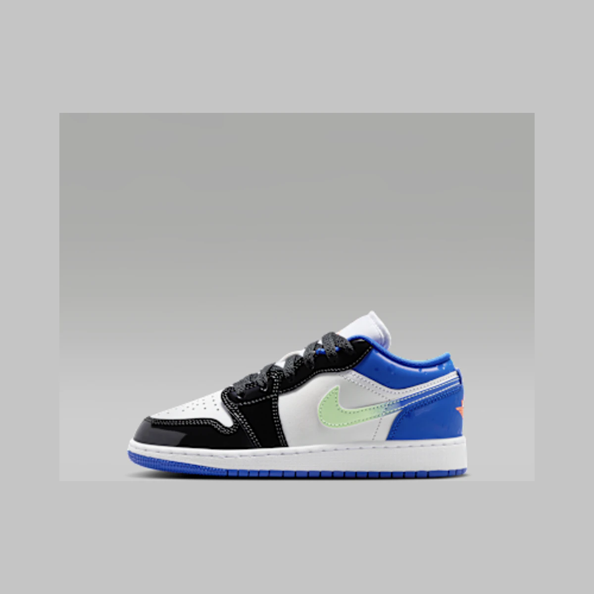 Jordan Air Jordan 1 Low SE Older Kids' Shoes in Black