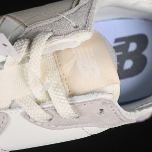 New Balance 230