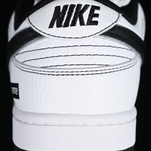 Nike Supreme SB Dunk Low