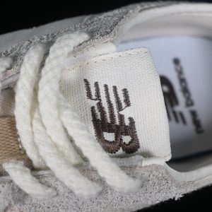 New Balance 230