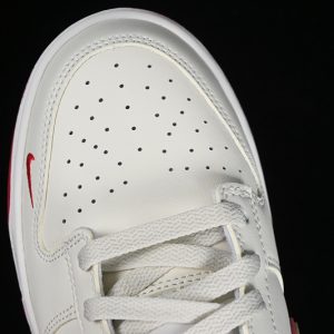 Nike SB Dunk Low Supreme
