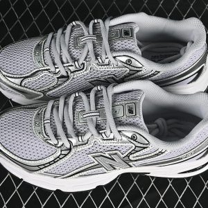 New Balance 740