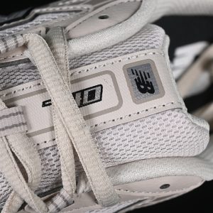 New Balance 740
