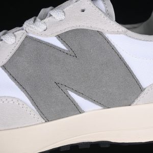 New Balance 230