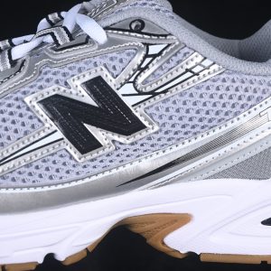 New Balance 740