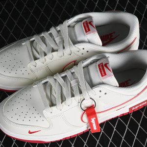 Nike SB Dunk Low Supreme