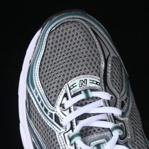 New Balance 740
