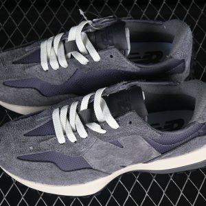 New Balance 230