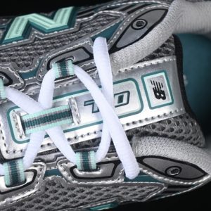 New Balance 740
