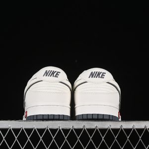 Nike SB Dunk Low Supreme