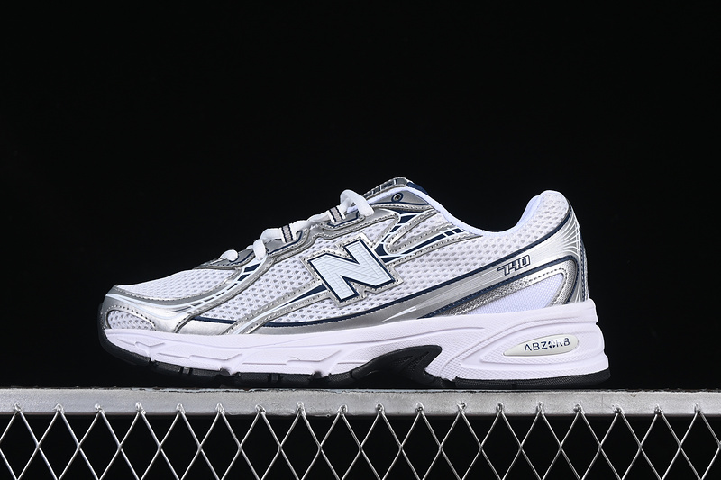 New Balance 740