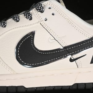 Nike SB Dunk Low Supreme