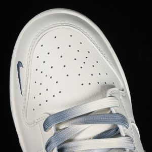 Nike SB Dunk Low Supreme