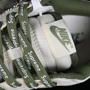 Nike SB Dunk Low Supreme