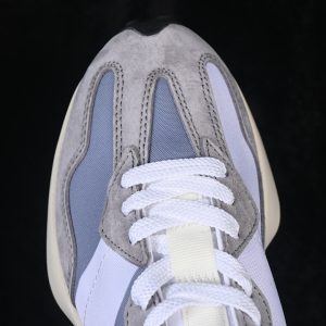 New Balance 230