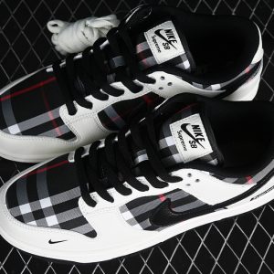 Nike SB Dunk Low Supreme