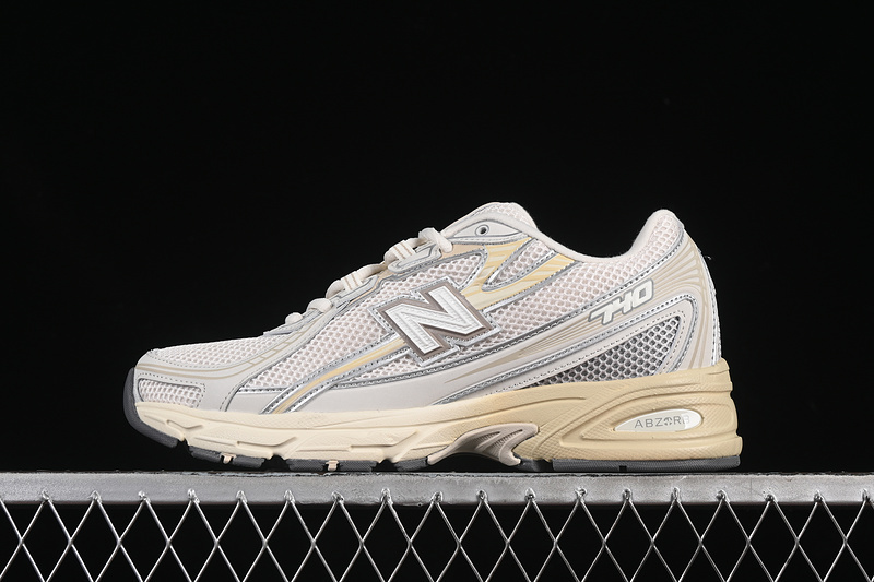 New Balance 740