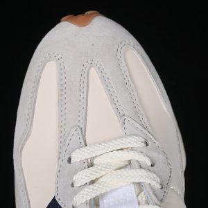 New Balance 230