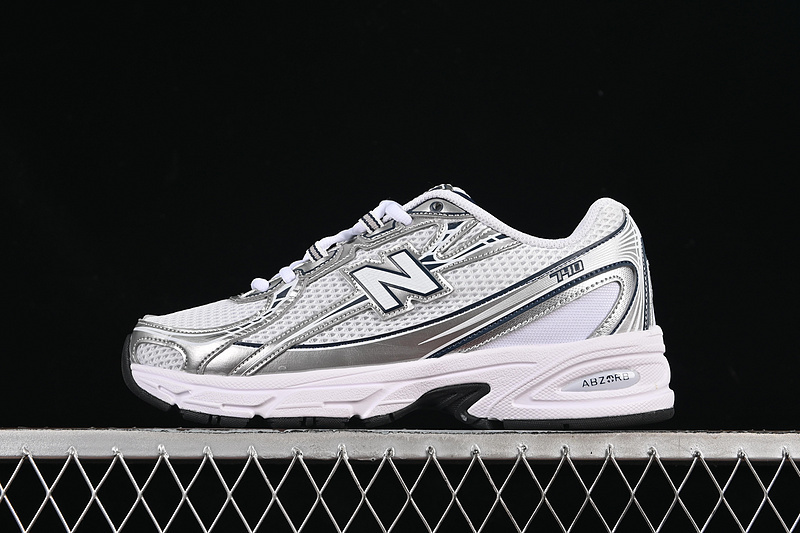 New Balance 740