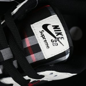 Nike SB Dunk Low Supreme