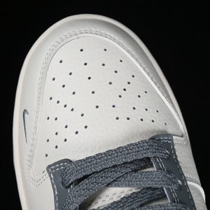 Nike SB Dunk Low Supreme