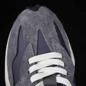 New Balance 230