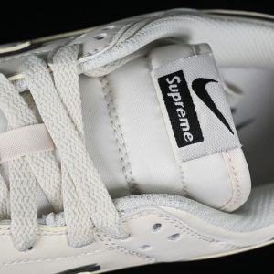 Nike SB Dunk Low Supreme