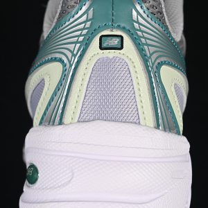 New Balance 740