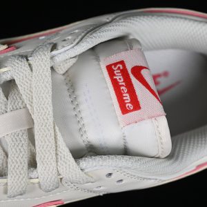 Nike SB Dunk Low Supreme