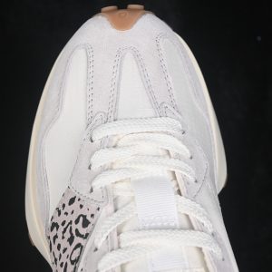 New Balance 230