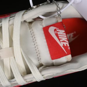 Nike SB Dunk Low Supreme