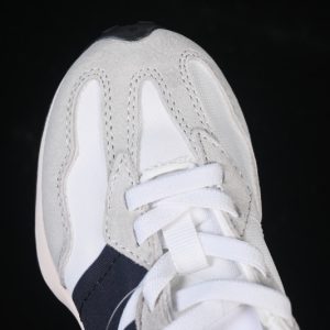 New Balance 230