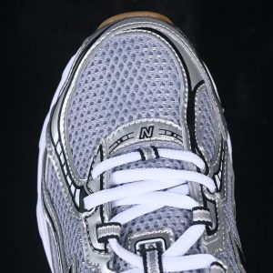 New Balance 740