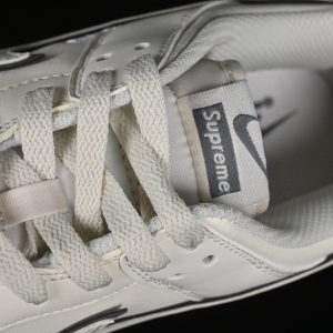 Nike SB Dunk Low Supreme