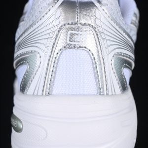 New Balance 740