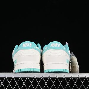 Nike SB Dunk Low Supreme