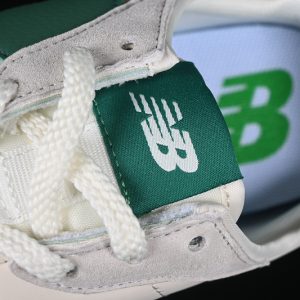 New Balance 230
