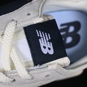 New Balance 230