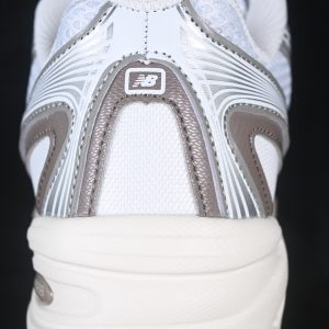 New Balance 740